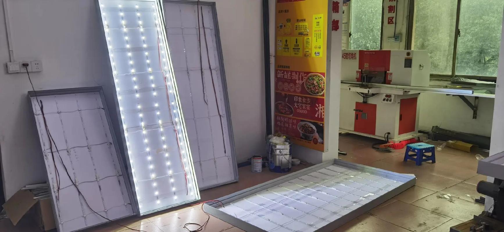 郴州專業(yè)燈箱廣告牌制作工廠，打造高品質(zhì)軟膜燈箱與門頭招牌