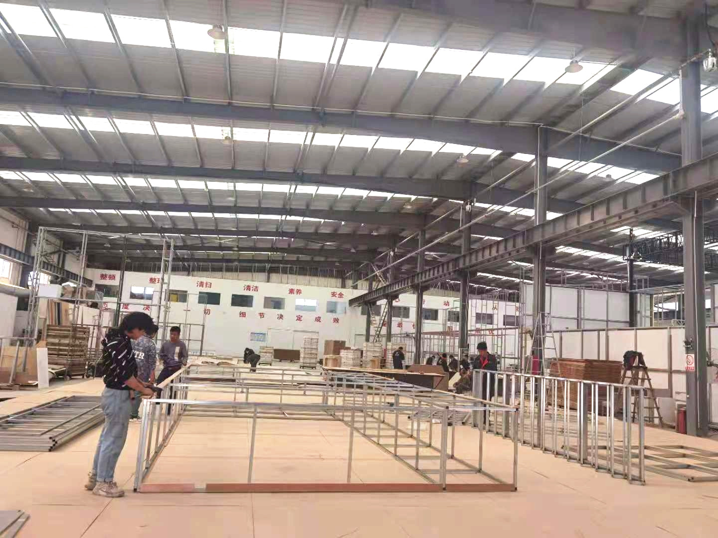 從木工車(chē)間到全案展示 上海行動(dòng)廣告的創(chuàng)意制作之旅