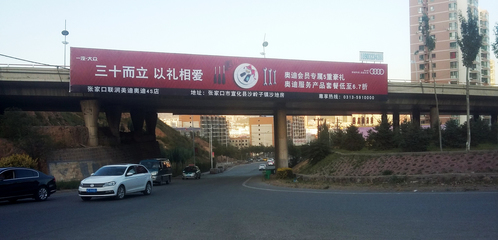 跨街橋三面翻 城市空間的動態(tài)視覺焦點